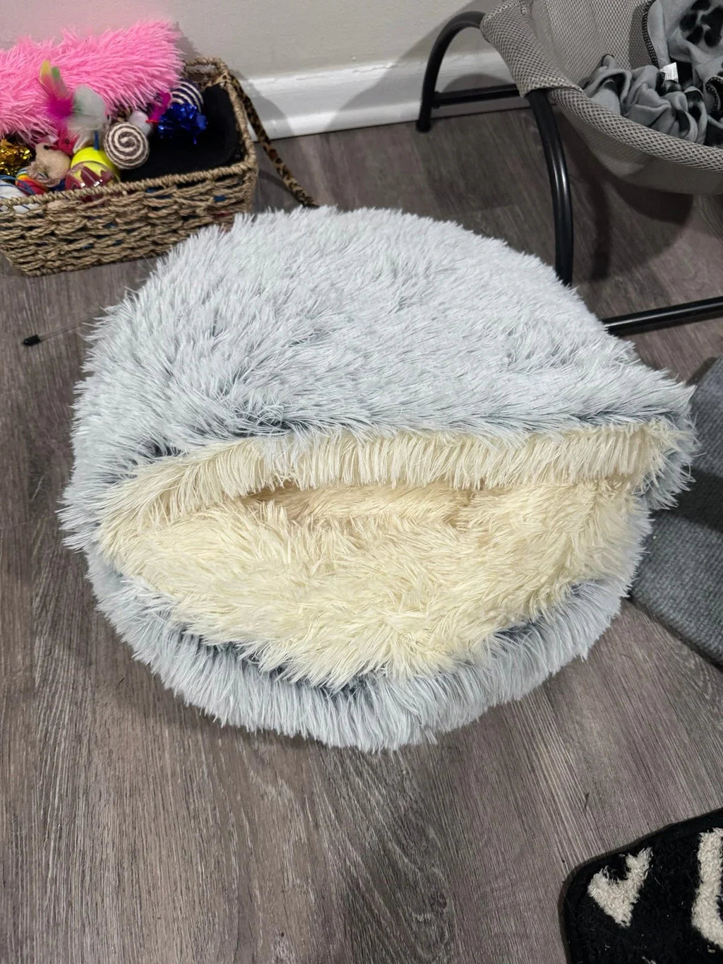 Round Hooded Donut Dog Bed for Small & Medium Pets - Plush Fluffy Anti-Anxiety Cat Cave Bed with Cover